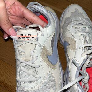 NIKE Air Zoom Sneakers (7.5)